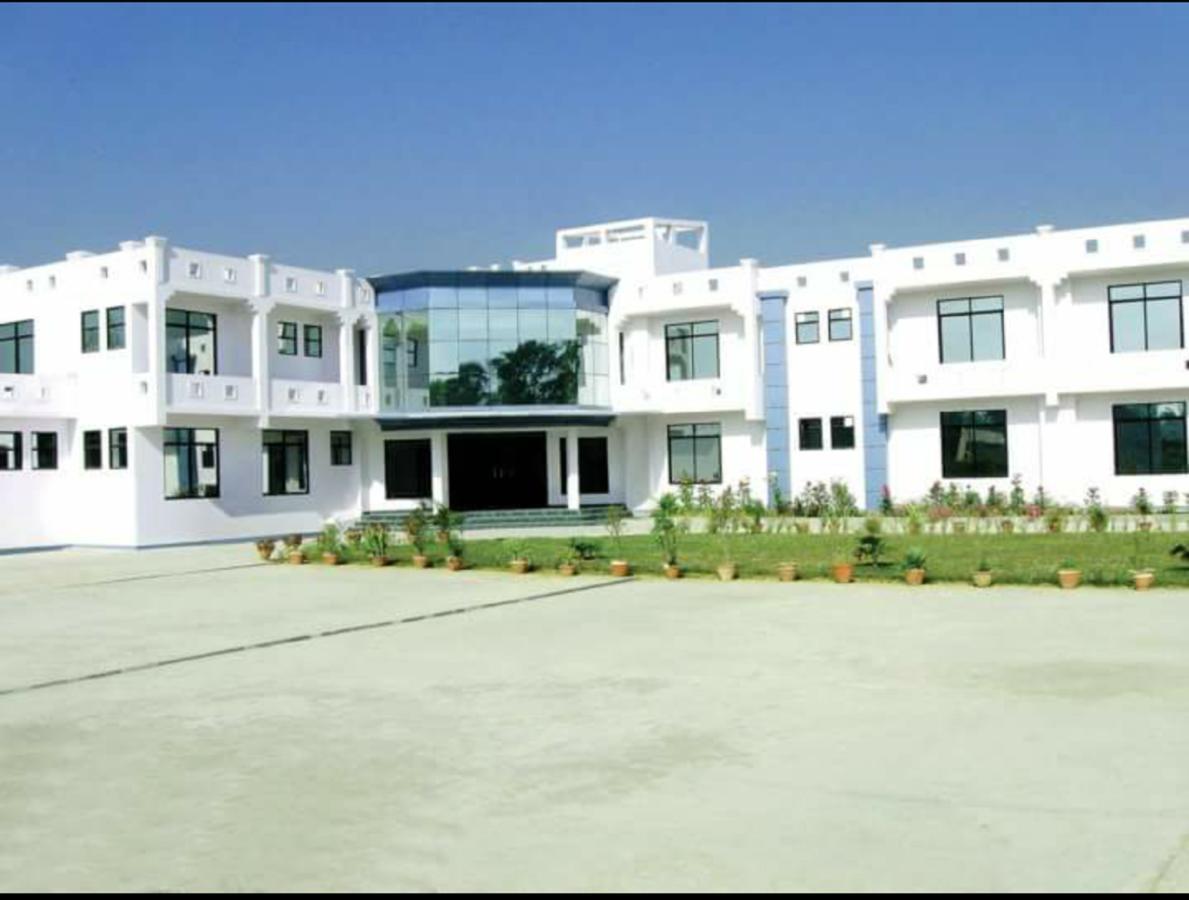 Kitchen Hut Hotel Nepalgunj Exterior foto